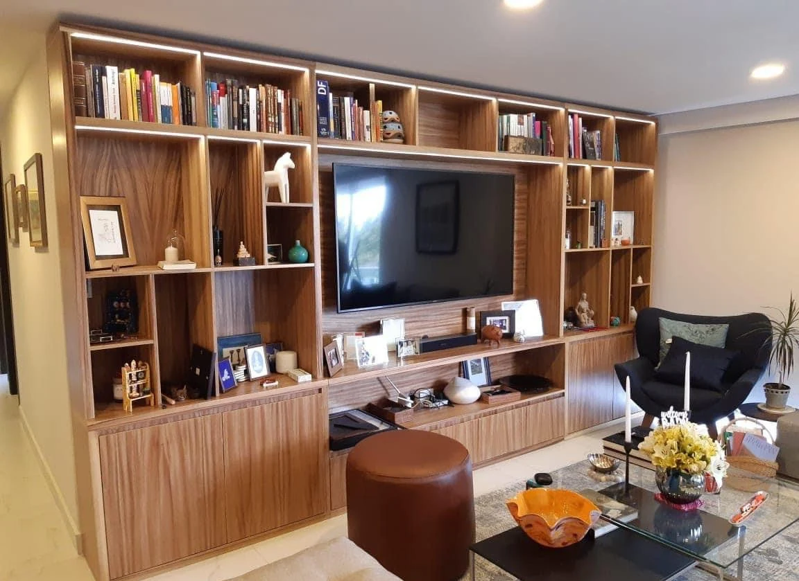 Mueble de entretenimiento en madera del proyecto Desierto de los Leones